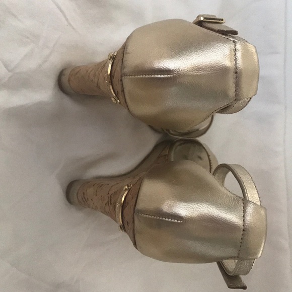 Lilly Pulitzer gold and cork wedges - Picture 4 of 4